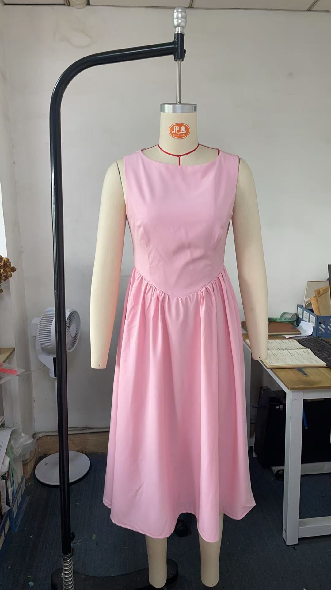 Damer Elegant Midi-Kjole med tilpasset overdel og svingende skjørt Skjora