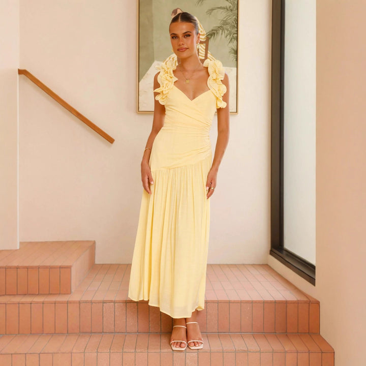 Dames maxi kjole med elegante volanger og figursydd snitt