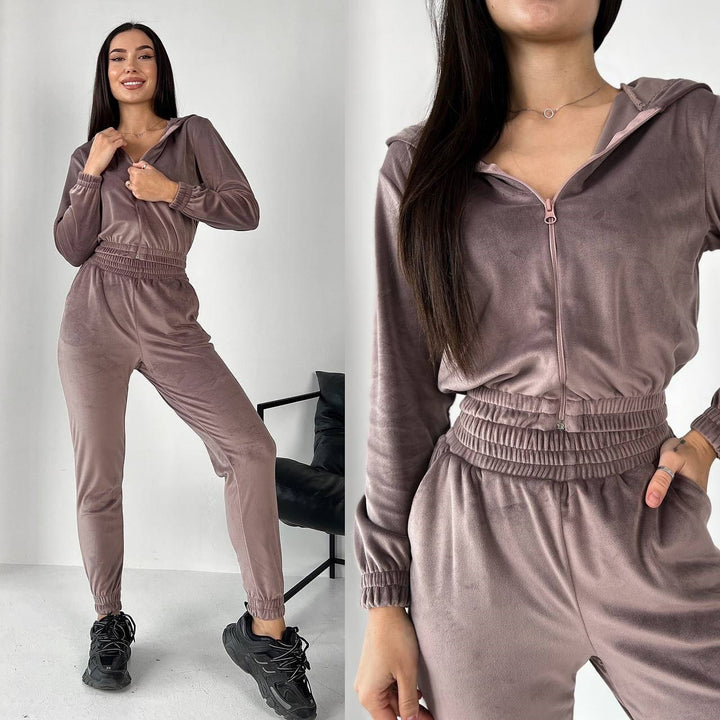 Kvinner's Velour Joggedrakt med Fasjonabel Kuttet Design og Praktisk Glidelås Skjora