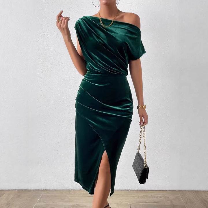Dame skreddersydd kjole med dyp U-hals og elegant satin-finish Skjora