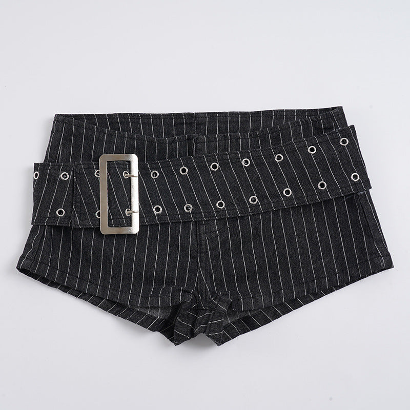 Dame moteriktige shorts med bredt belte og dekorative hull Skjora