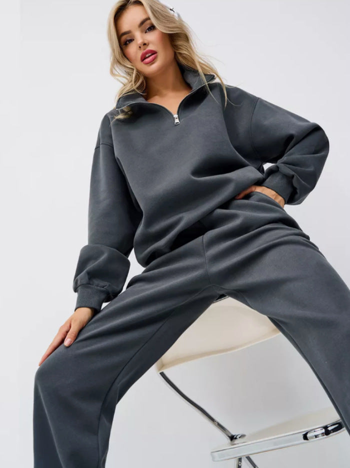 Kvinnelig sporty treningsdrakt med halv glidelås og brede bukser Skjora