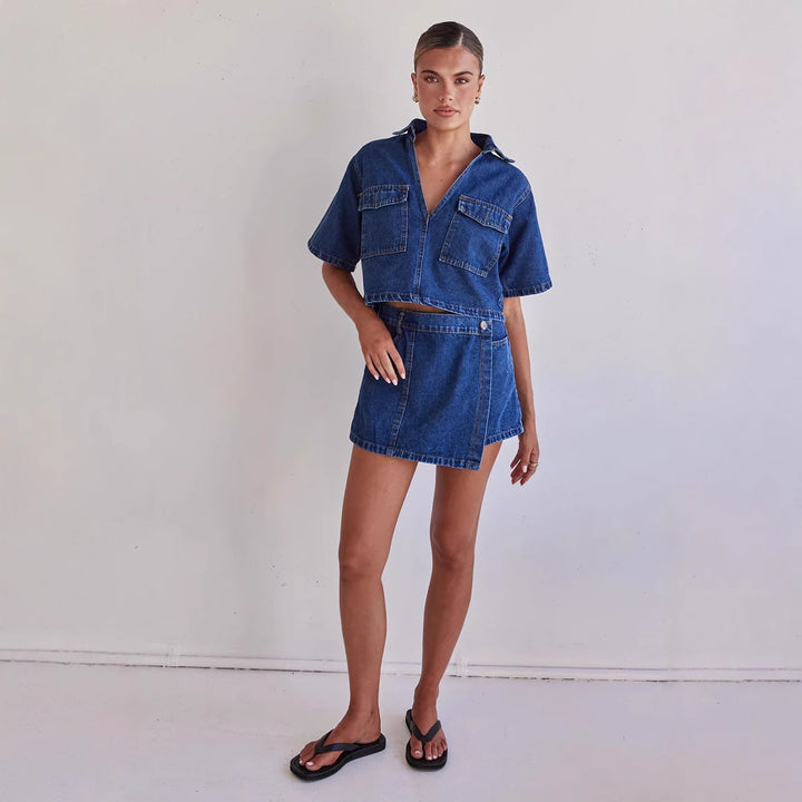 Damer denim-kort jakke med matchende skjørt i avslappet stil Skjora