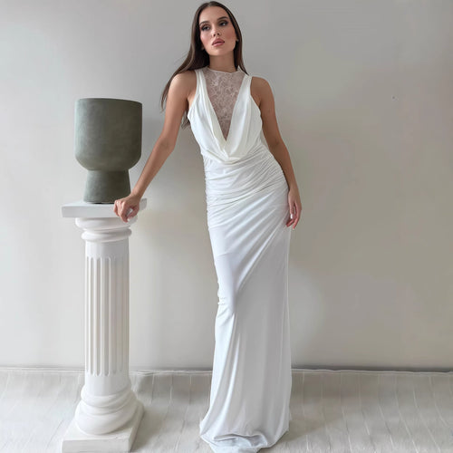 Damer Elegant Maxikjole med elegant halterneck-design og raffinert blondeplassering Skjora