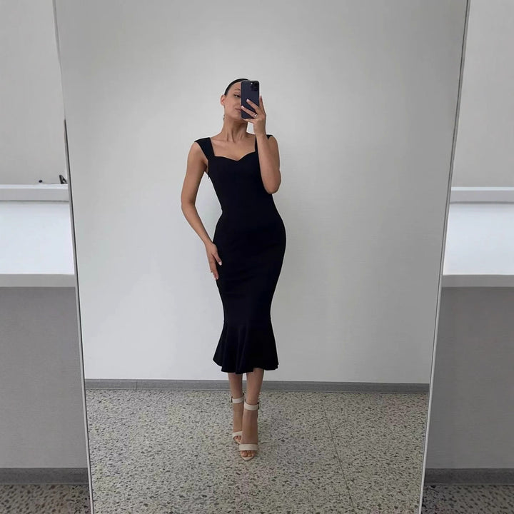 Dame omslagskjole med elegant hjerteutringning og svingende kant Skjora
