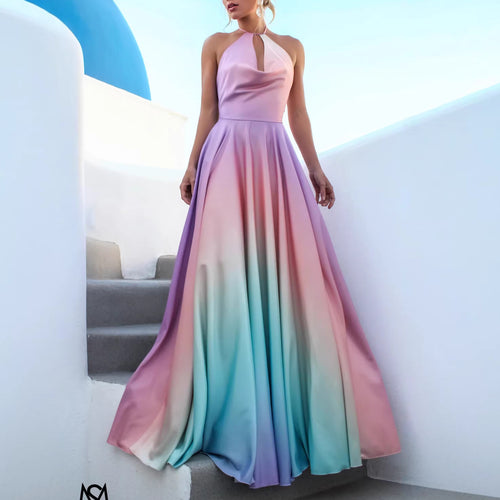 Kvinnelig Elegant Maxi Kjole med Stilfull Halter Neck og Glatt Satin Utseende