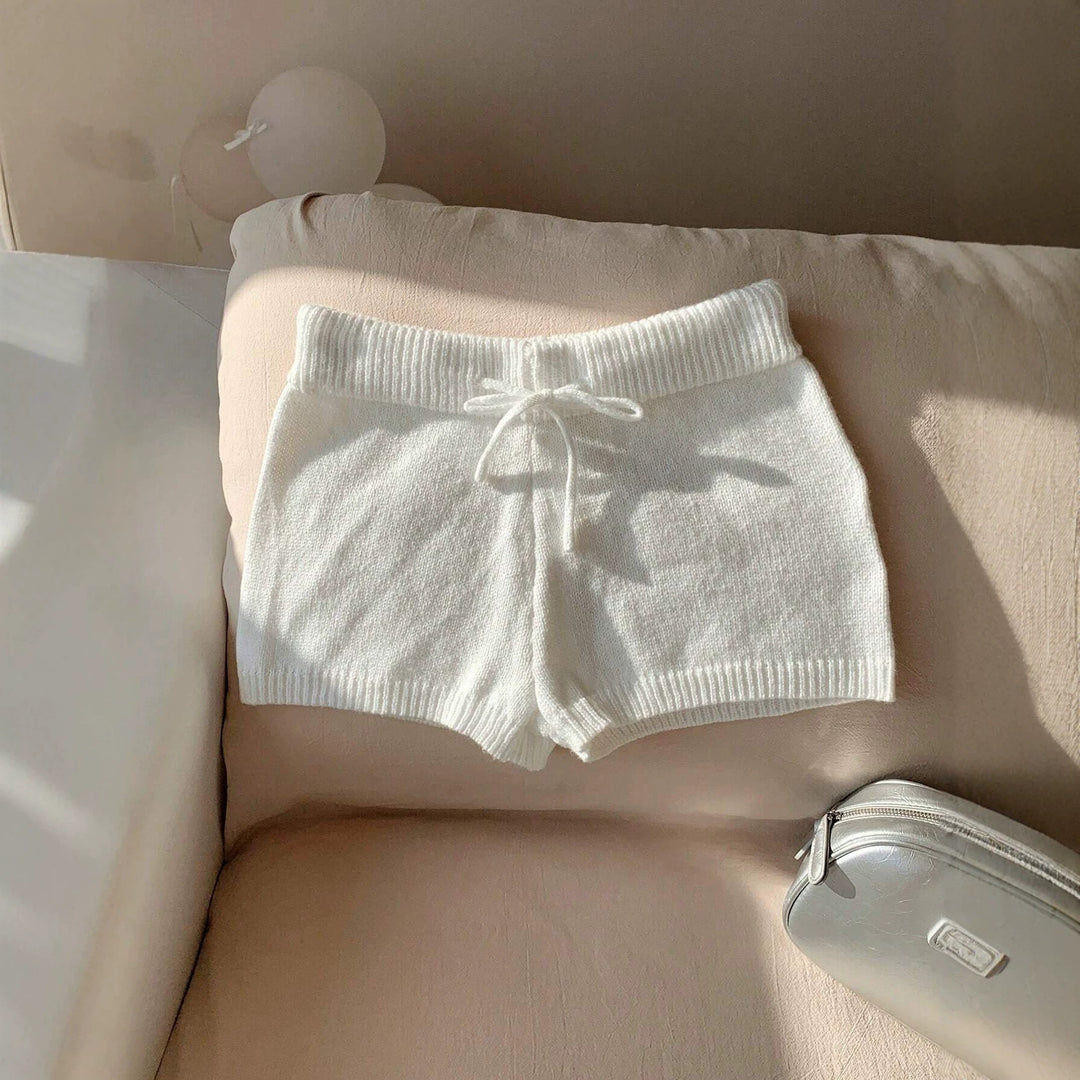 Dame myke strikkeshorts med praktisk snor Skjora