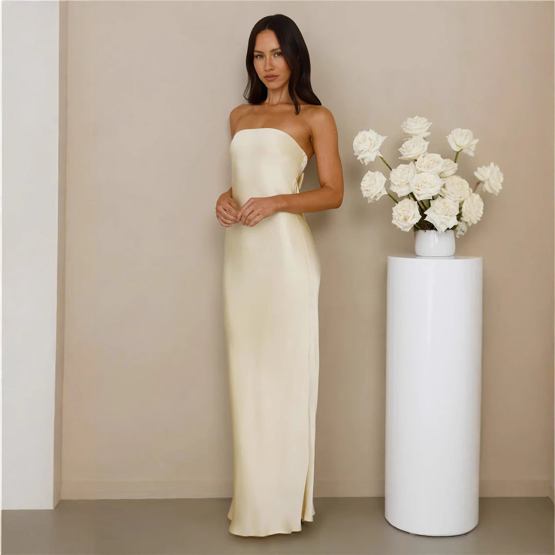 Kvinnenes elegante av-shoulder maxi kjole laget av satinlignende materiale