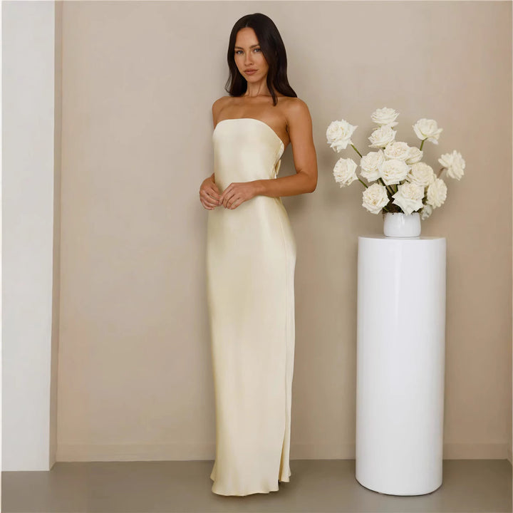 Kvinnenes elegante av-shoulder maxi kjole laget av satinlignende materiale