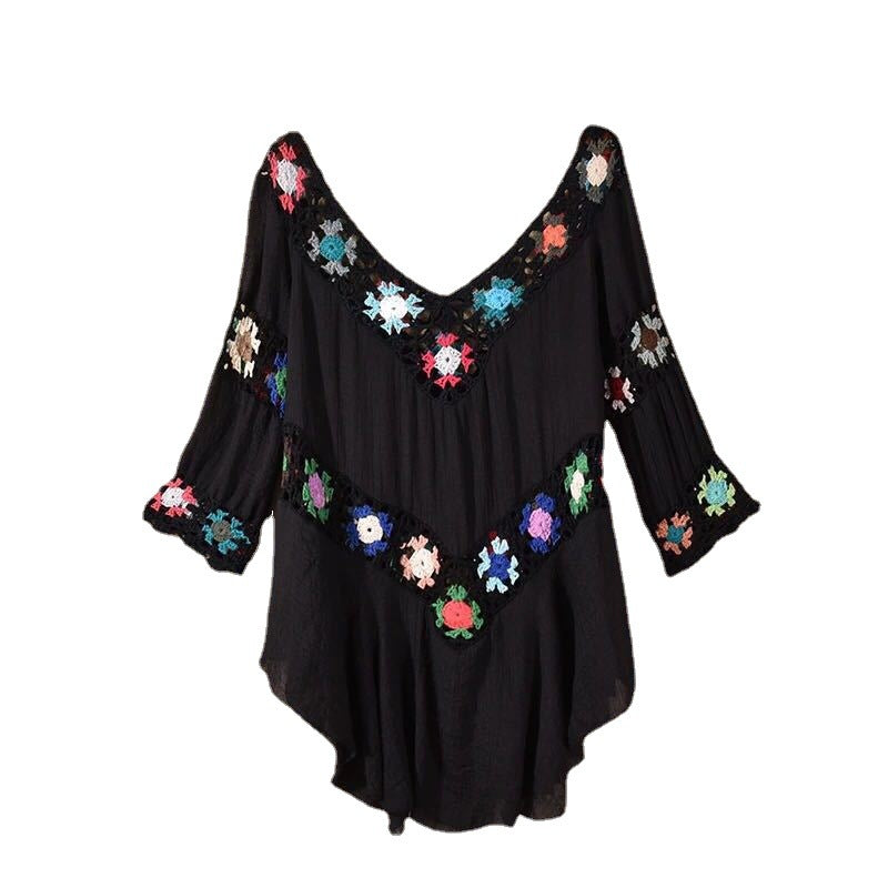 Dame heklet bluse med fargerike blomsterapplikasjoner Skjora