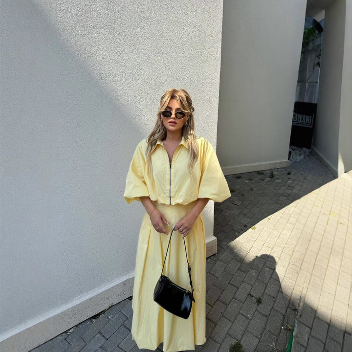 Kvinnes Elegant Maxi Kjole med Høy Utfellbar Hals og Bred Hem