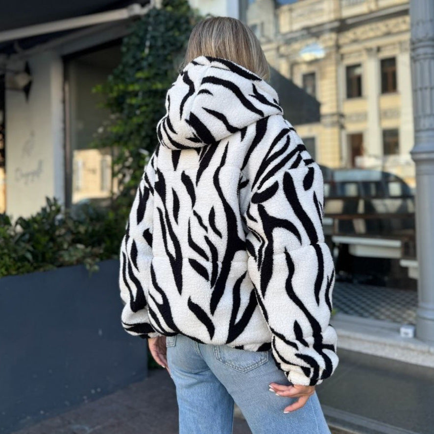 Damer Cozy Fleece Jakke i Motebasert Zebra Design med Høy Krage Skjora