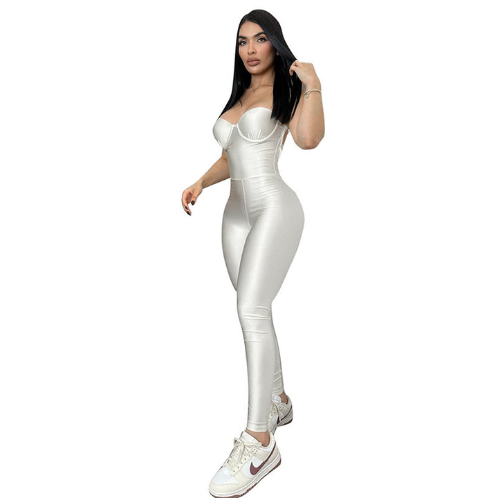 Dame figursydd jumpsuit med stroppeløst design og elegant snitt Skjora