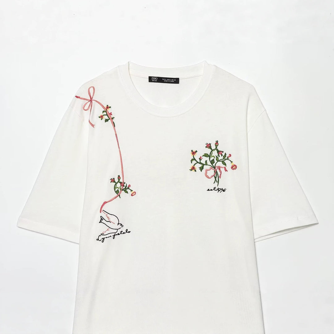 Damer T-skjorte med fin broderi og unike trykk Skjora