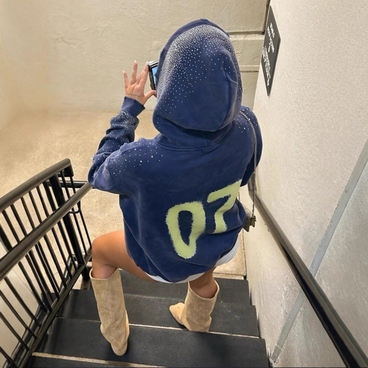 Dame sweatshirt med glitrende detaljer og iøynefallende logo Skjora