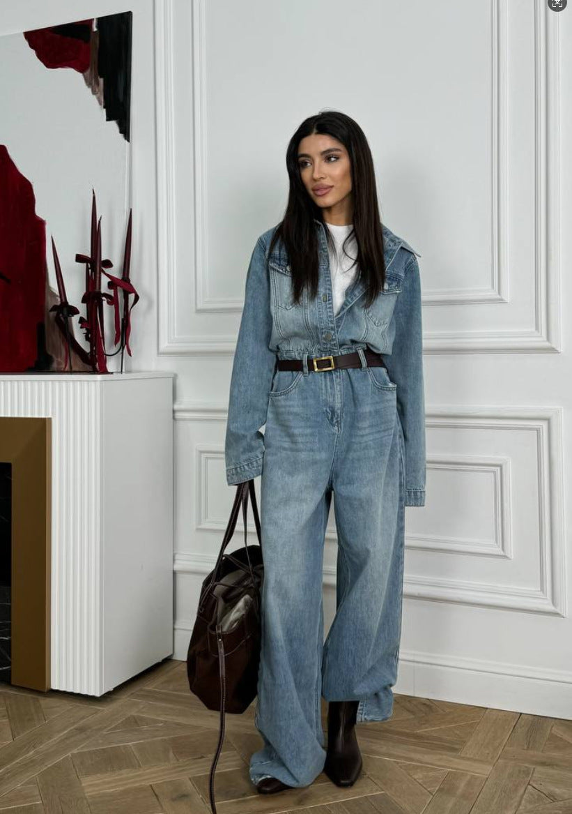 Kvinne denim jumpsuit med justerbart belte og vide ben Skjora