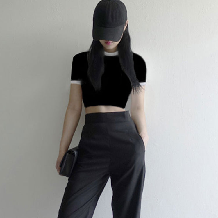 Kvinne Cropped T-Shirt med kontrasterende ermekanter og ledig passform