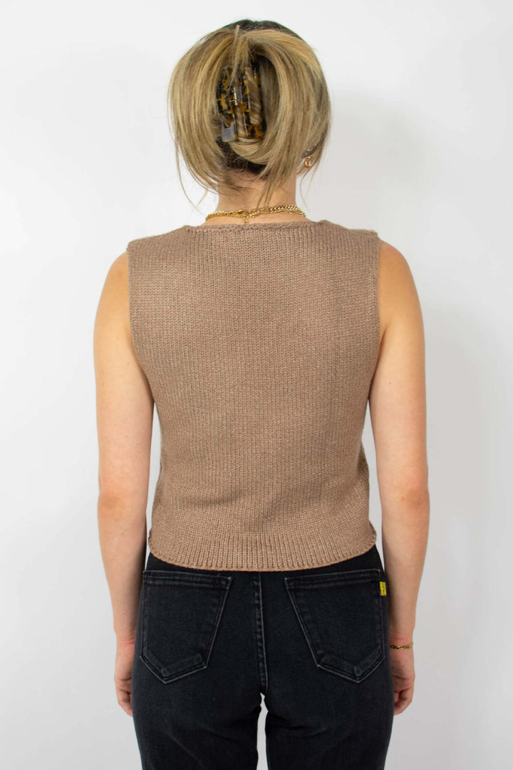Dame strikket Cropped Top med stilig V-hals og dekorativ nøkkellås Skjora