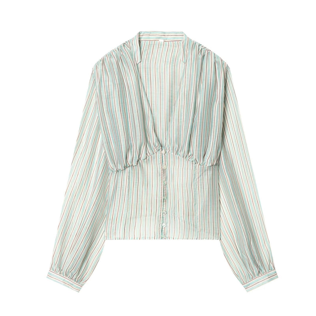 Damebluse med dyp V-hals og elegante volanger detaljer Skjora