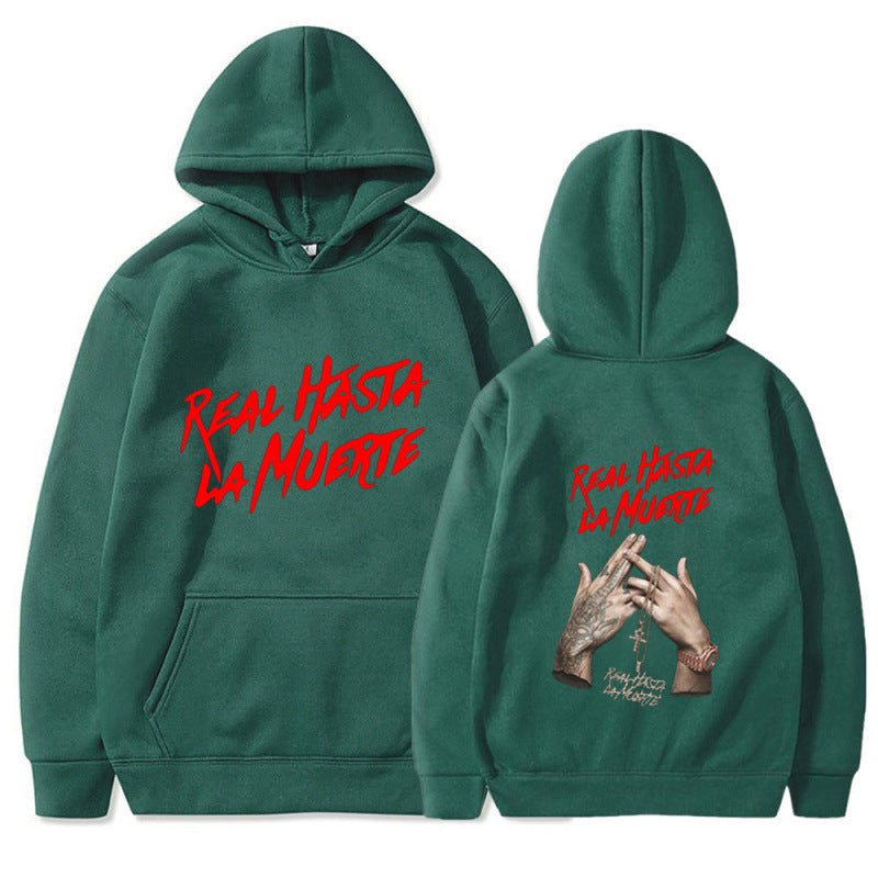 Dame hoodie med iøynefallende skrift i urban stil Skjora