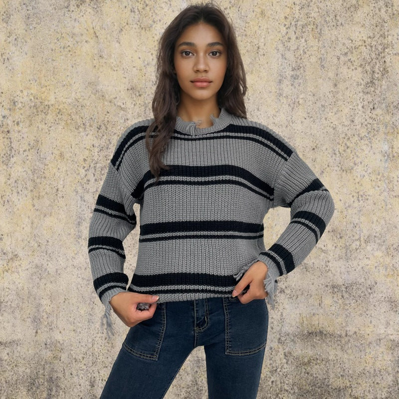 Kvinnens oversized strikket genser med trendy stripe mønster og frynse detaljer Skjora