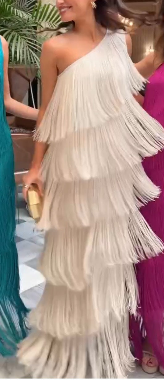 Dame Fryns Maxikjole med asymmetrisk snitt og elegant detalj Skjora
