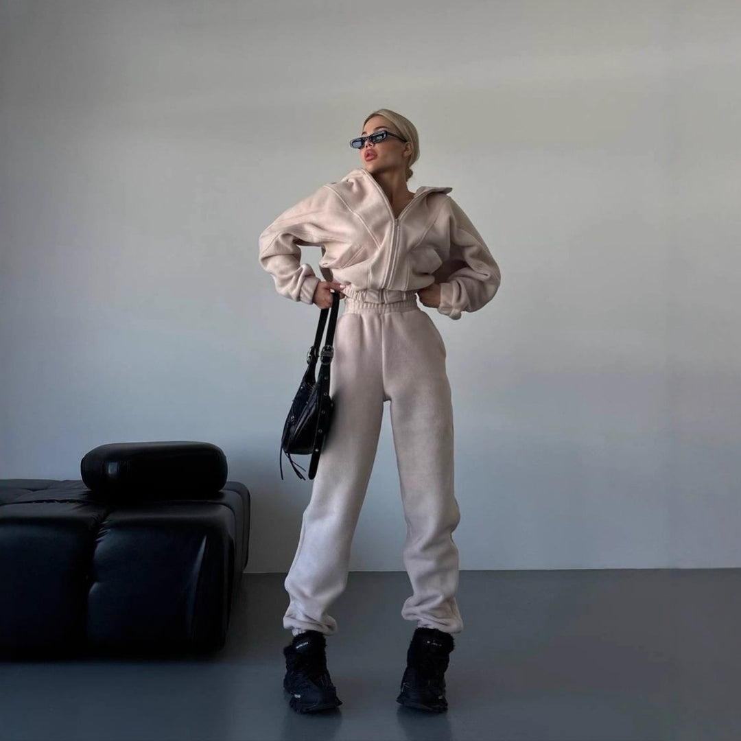 Dame fleece joggingdress med moderne høy hals og praktiske lommer