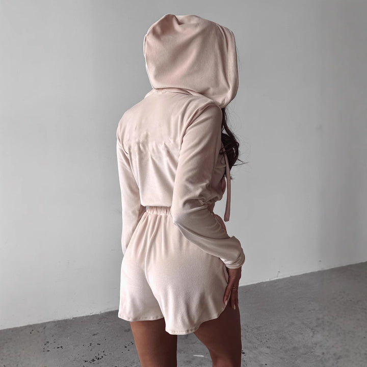 Kvinnelig sporty kort overall med moderne ståkrage og elastisk midje Skjora