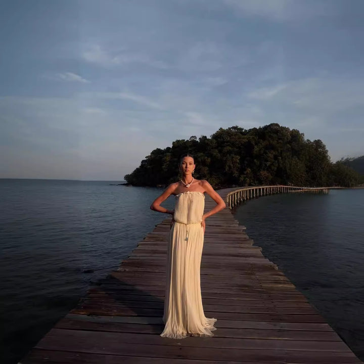 Kvinnens elegante maxi kjole med flytende chiffon og avkuttet skulder