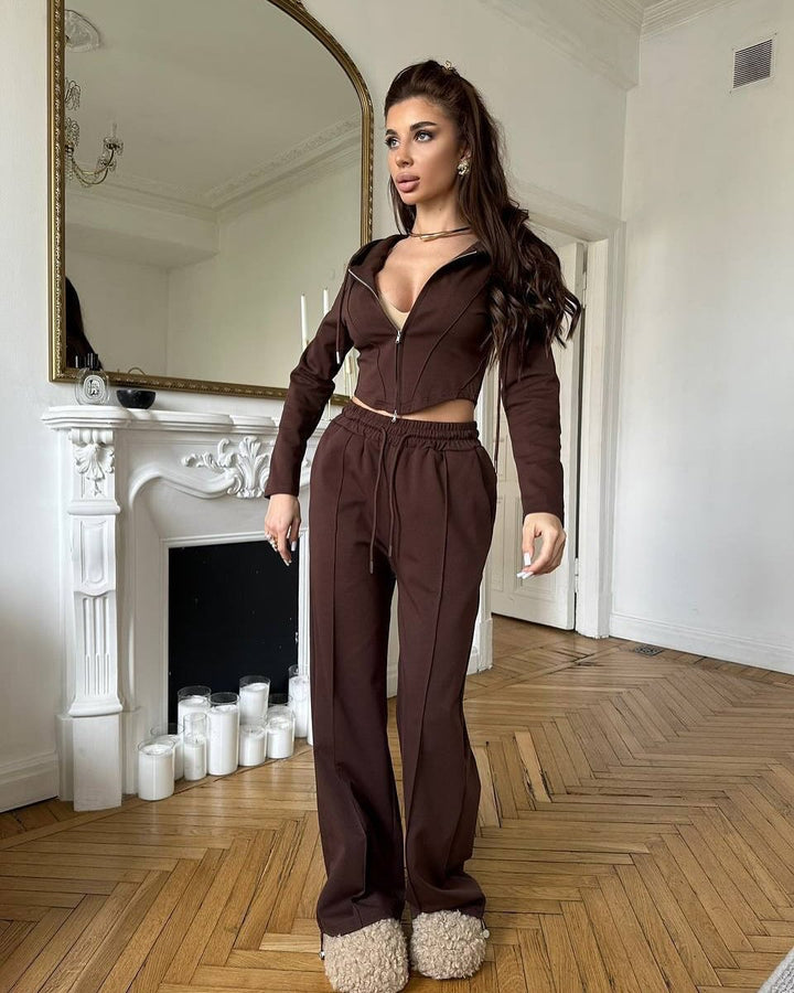 Kvinne sporty cropped hettegenser sett med vide ben og praktisk snøring Skjora