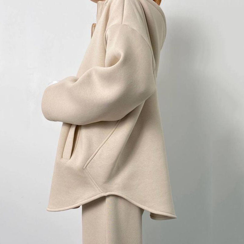 Kvinnelig oversized fleece treningsdrakt med høy krage og glidelås Skjora