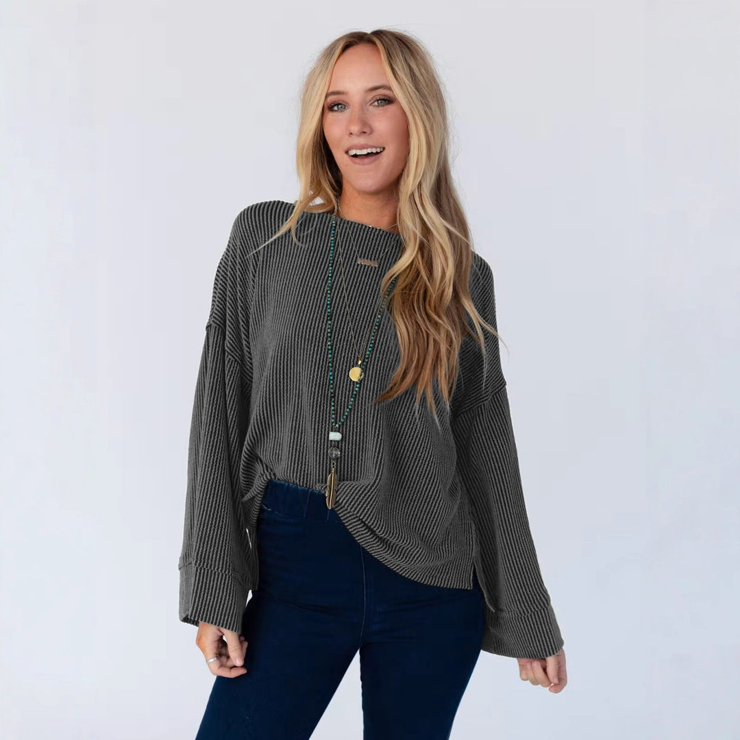 Topp for kvinner i casual stil med strukturert ribbestrikket mønster og brede vide ermer Skjora