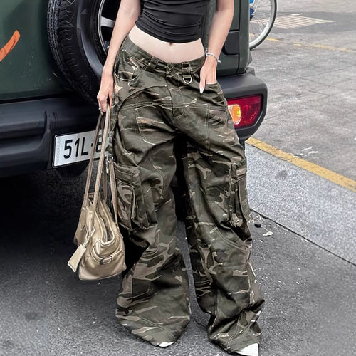 Dame Cargo-bukse i avslappet camo-stil med romslige lommer Skjora