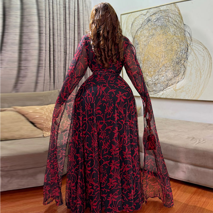 Kvinne maxi kjole med blomstrende transparent design og elegante ermer Skjora