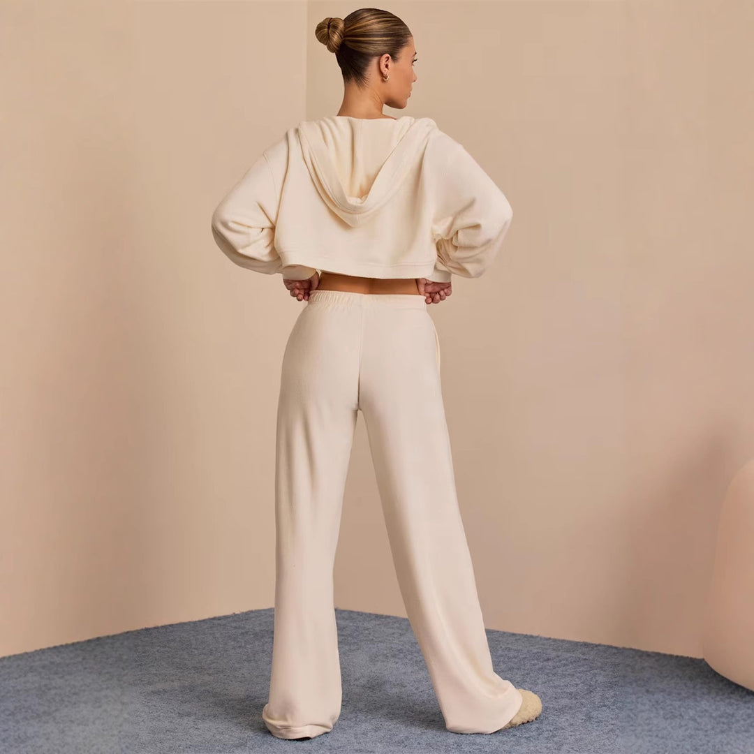 Kvinners komfortable crop top og brede bukser Skjora