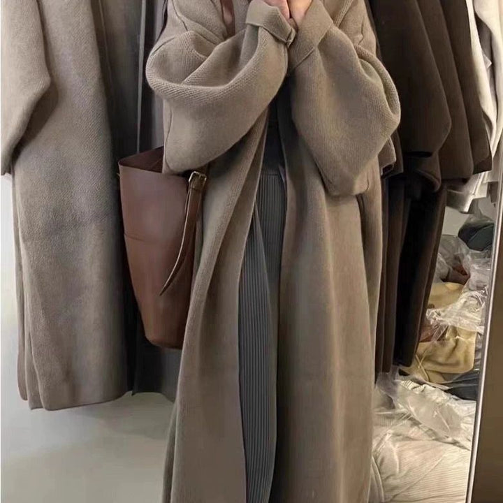Damer lang strikket kåpe med oversized passform og myk fleecefôr