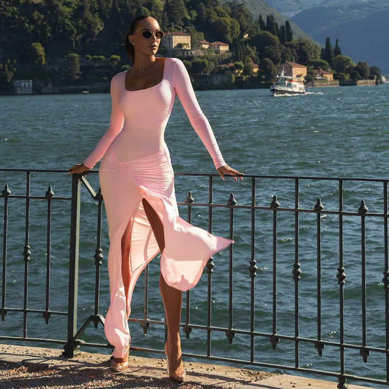 Dame figurvennlig langtermet kjole med asymmetrisk splitt og draperinger Skjora