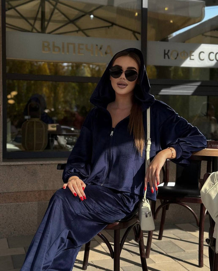 Dame sporty lounge sett i fløyelslook med cropped topp og vide bukser