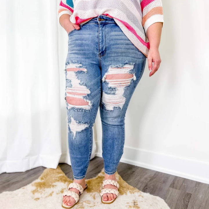 Kvinne skinny jeans med trendy ødelagt utseende og elastisk midjebånd Skjora