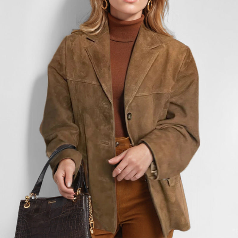 Kvinnegens elegant oversized blazer laget av semsket imitasjon Skjora
