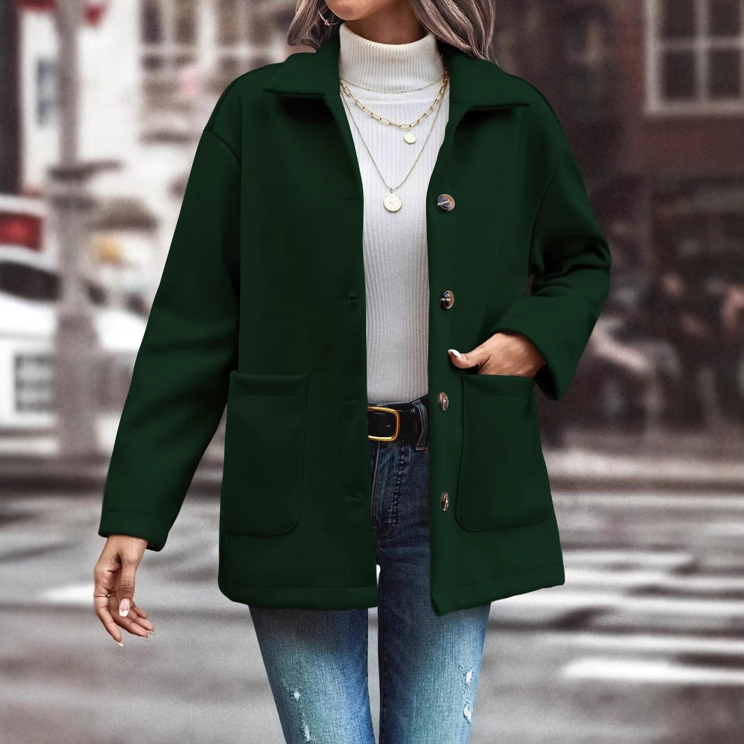 Damer fashionable oversized jakke med knappdetaljer og praktiske lommer Skjora