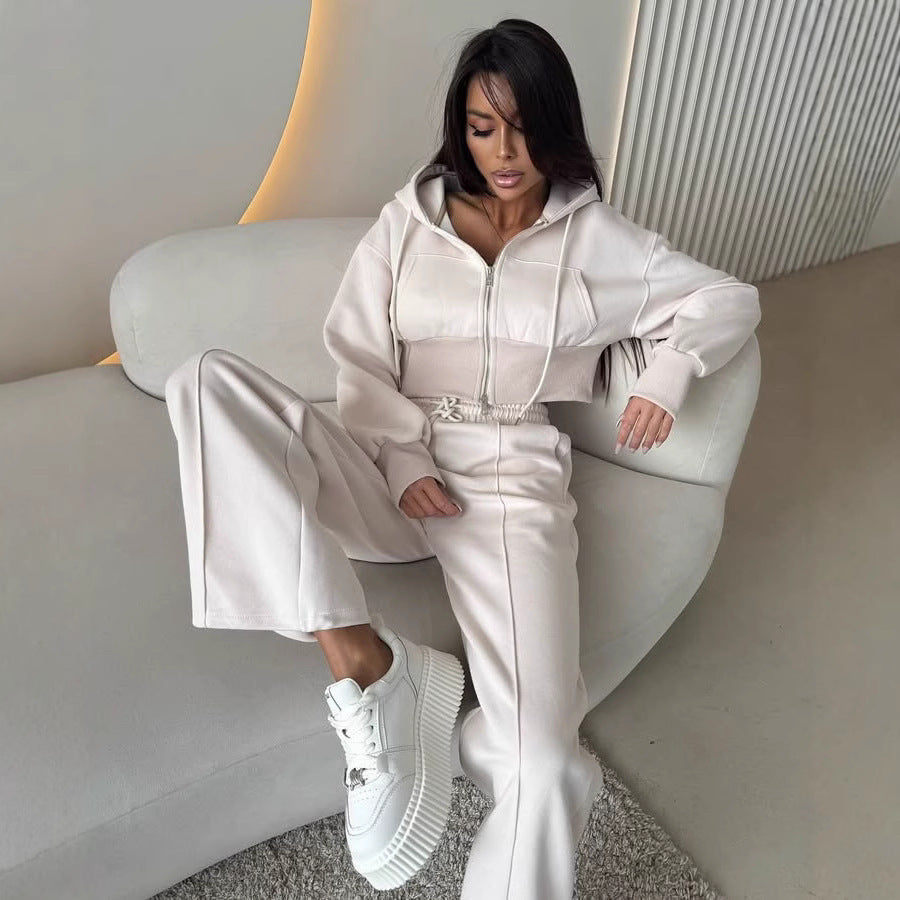 Dame sportiv loungewear-outfit med hette og vid benåpning Skjora