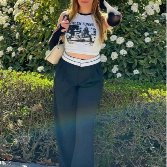 Damer Crop-Top med kreativ grafikktrykk og sporty design Skjora