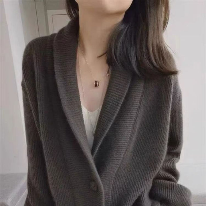 Kvinnes chunky strikket cardigan med en romslig passform og klassiske slag Skjora
