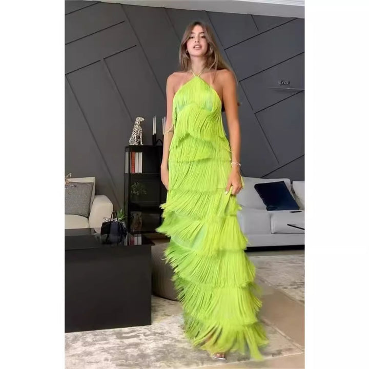 Kvinne Lang Frynse Maxi Kjole med Justerbare Stropper og Elegant Draperingsdesign
