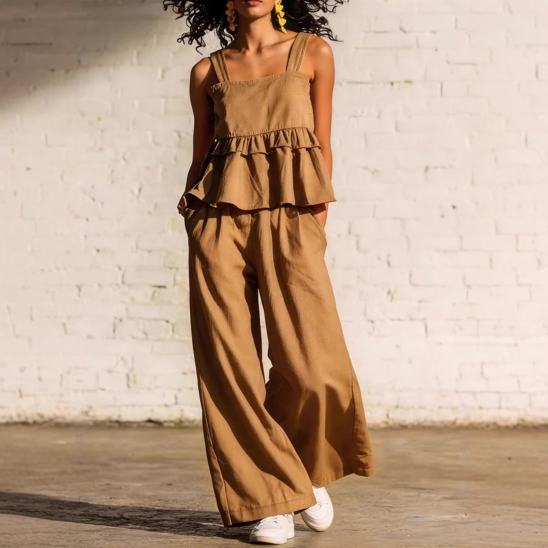 Dame Fashionable Two-Piece with Ruffle Details and Casual Cut Skjora