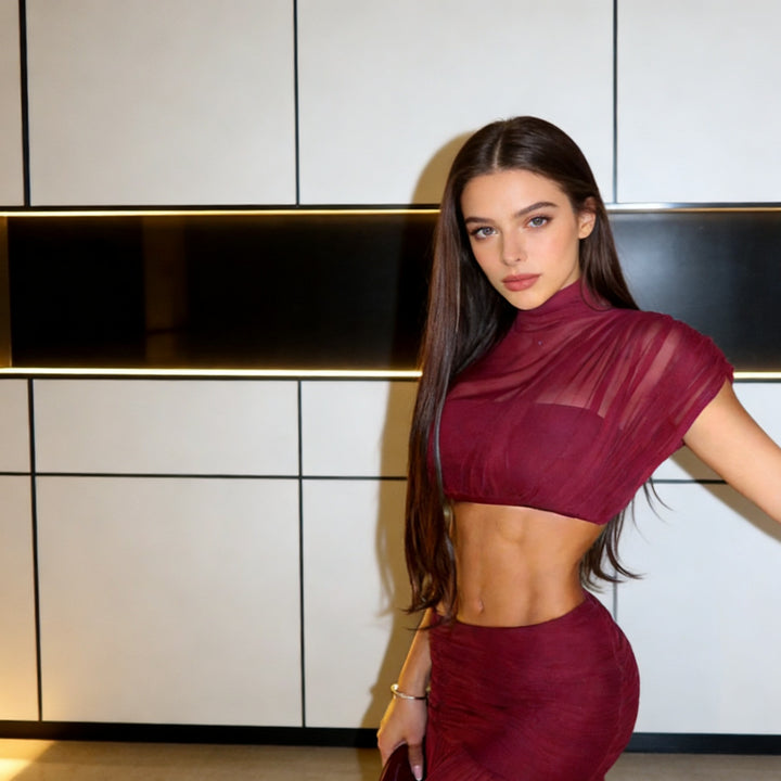 Damer kortermet crop-top med rynket design og elegant ståkrage Skjora