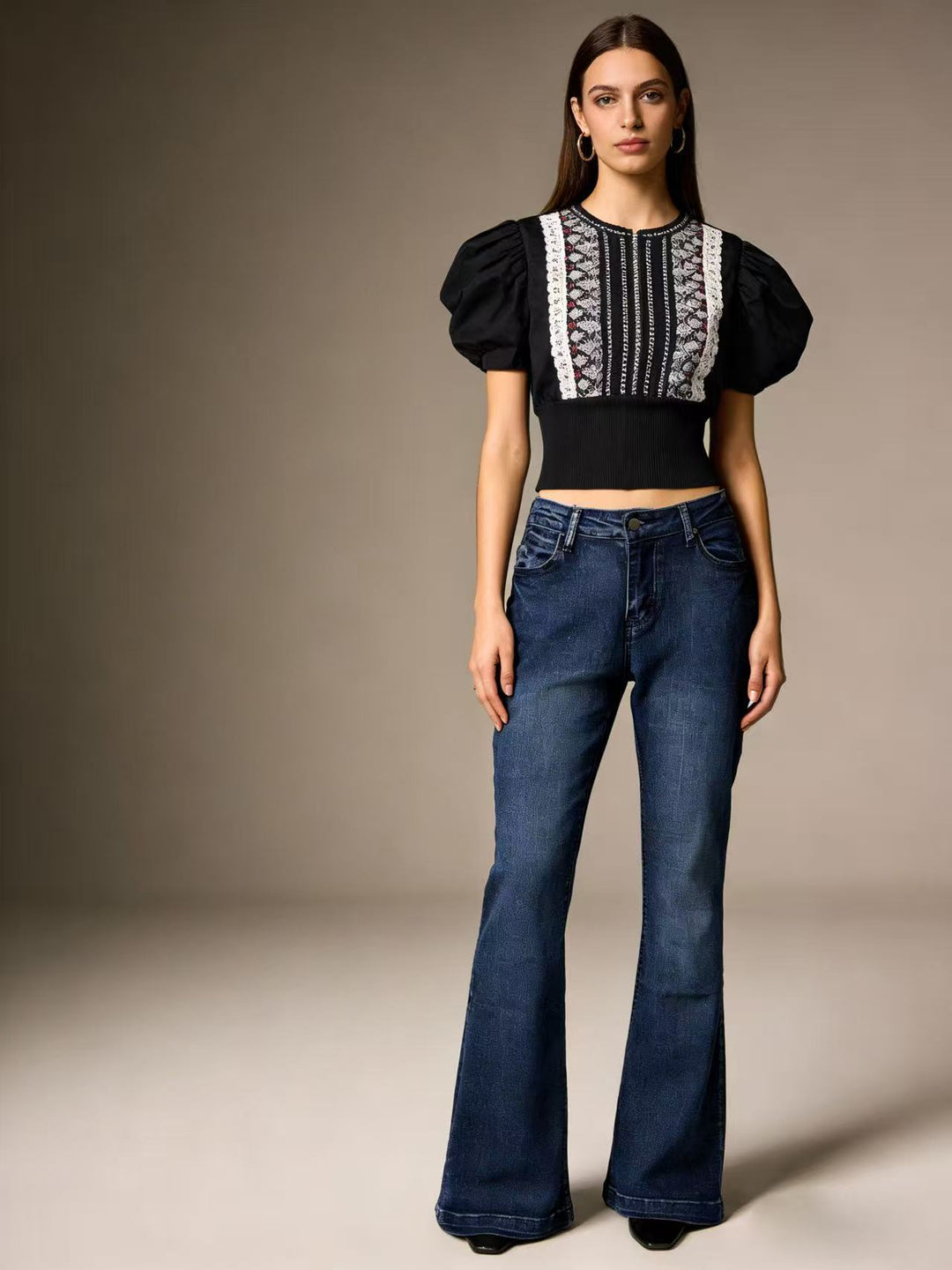 Damer elegant cropped topp med pufferm og vintage broderi Skjora