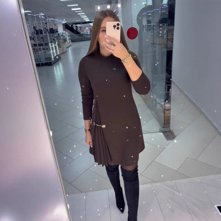 Kvinne elegant kjole med drapering og midjebelte Skjora