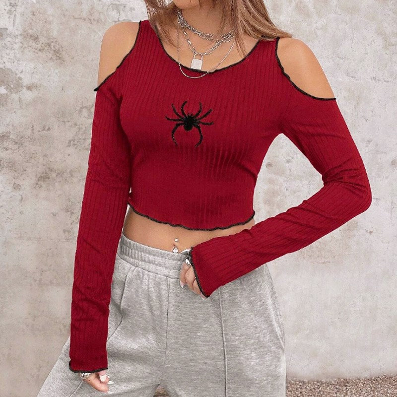 Dame cropped topp med off-shoulder design og Spider-motiv Skjora